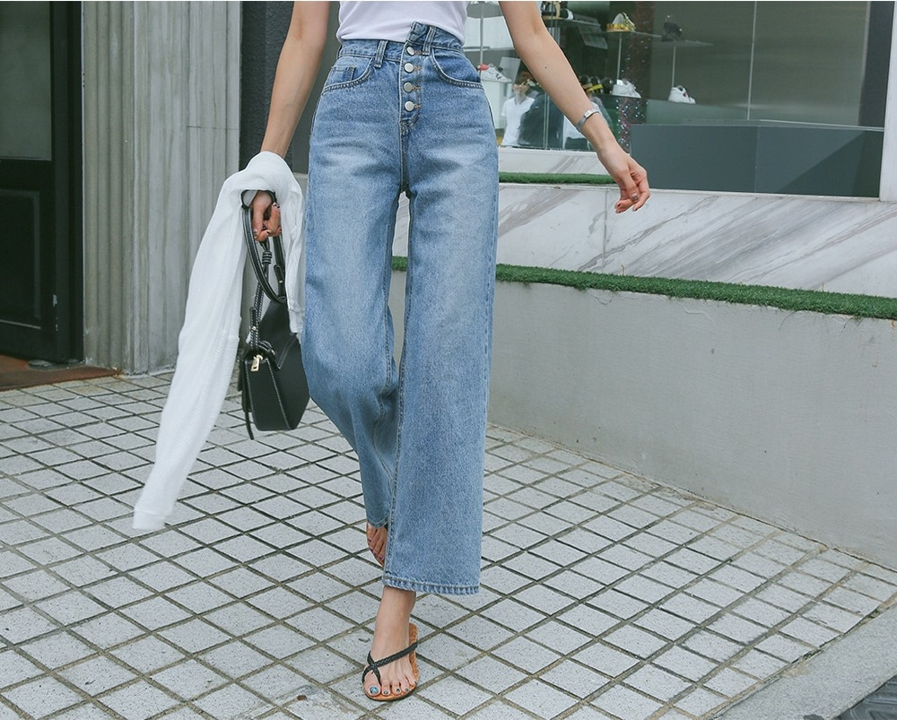 How to Style Wide Leg Jeans