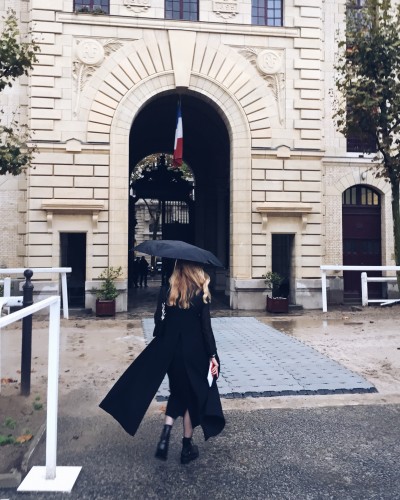 Lisa Marie arriving to Hermès - Rain